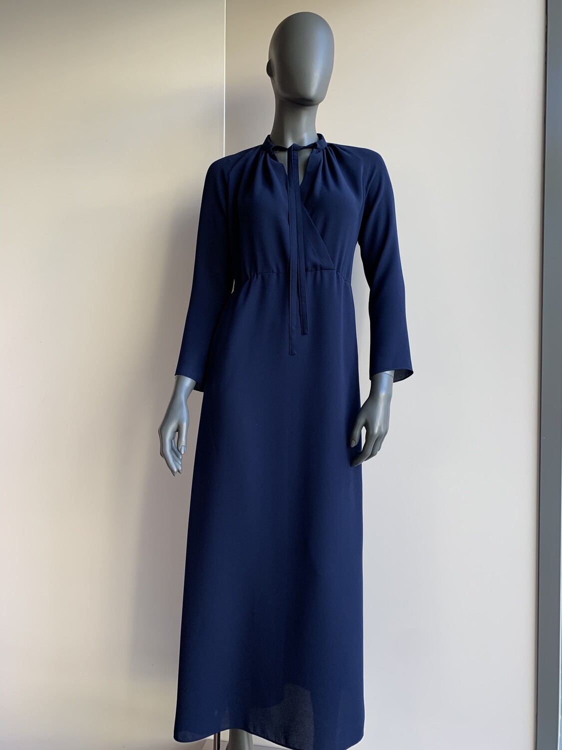 Claudia Krebser langes Crêpekleid Navy