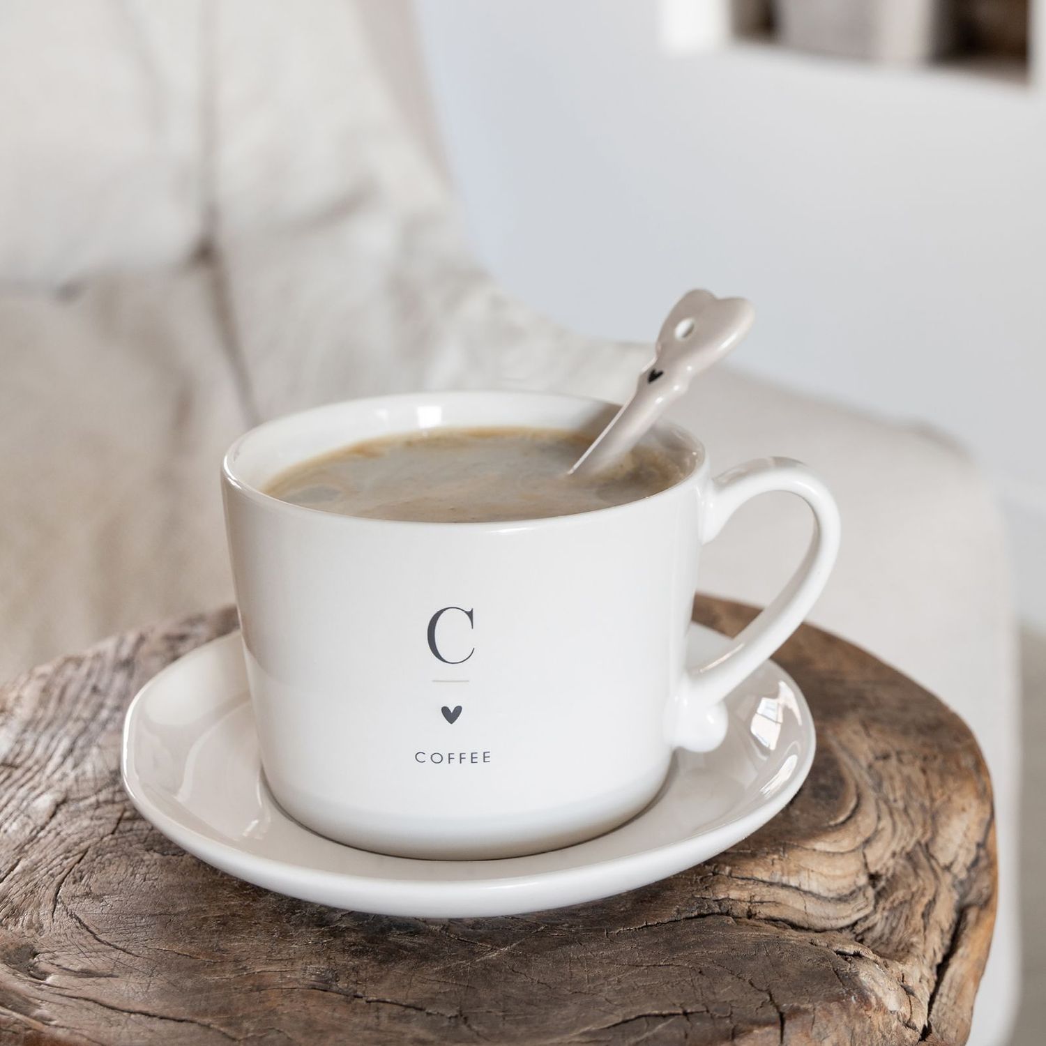 Cup / Tasse White/Coffee in Black