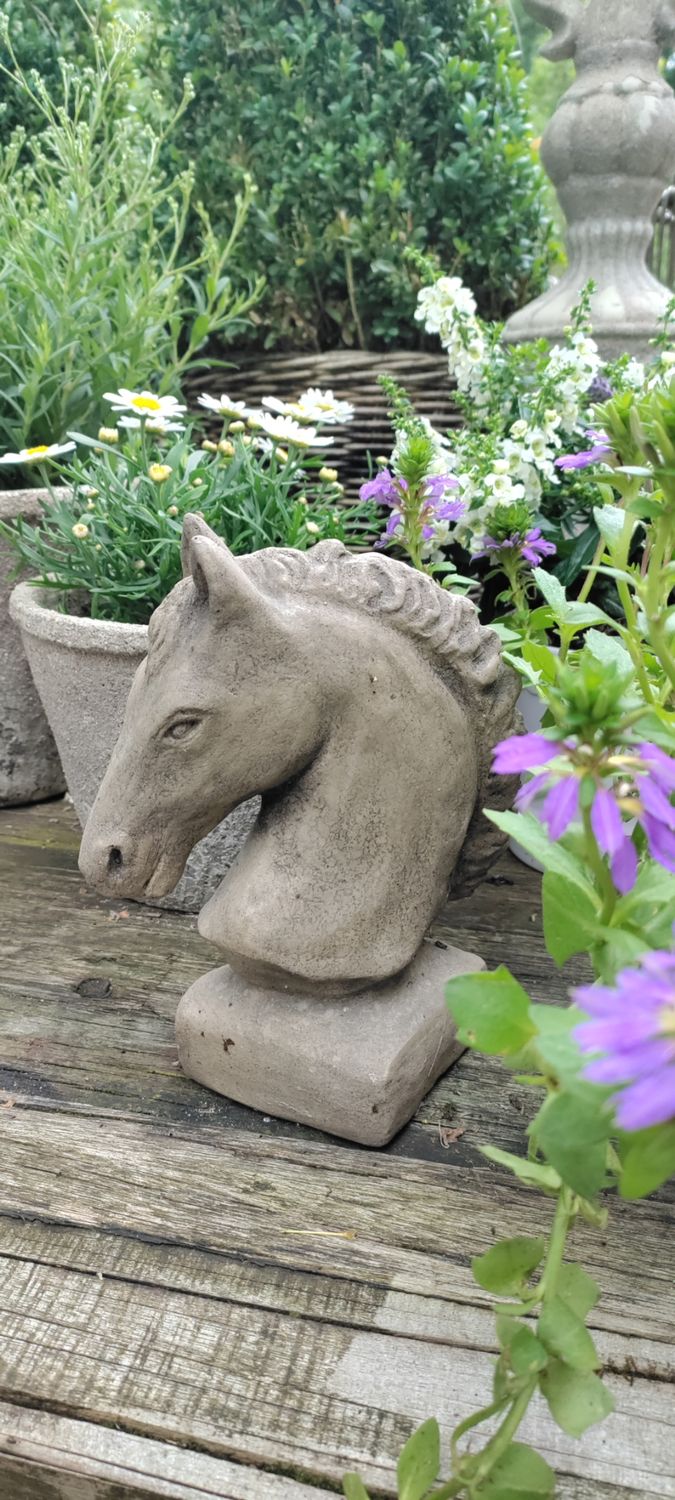 Steinfigur Trakehner Pferdekopf klein