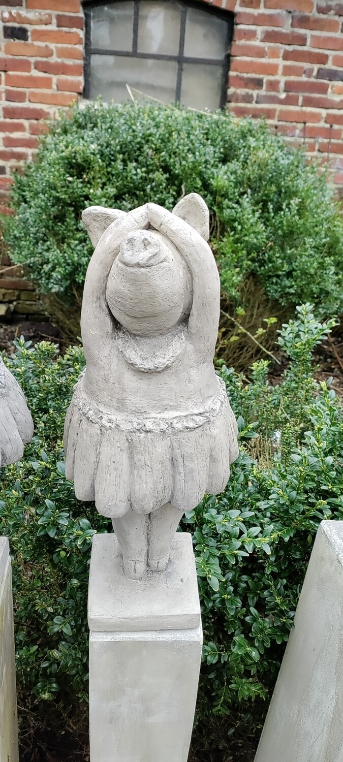 Stein Figur Tanzmariechen / Tanzendes Schwein