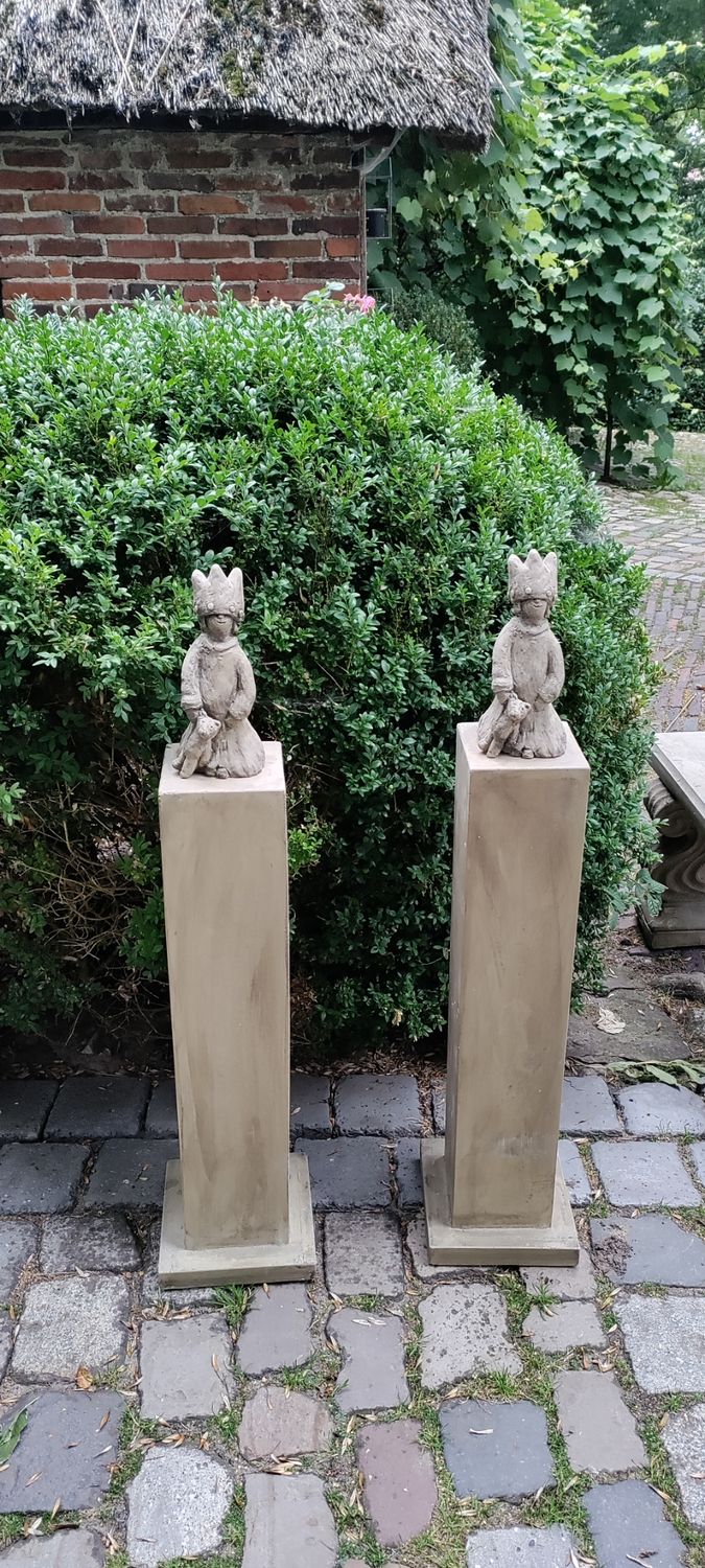 Stein Figur kleine Schwester