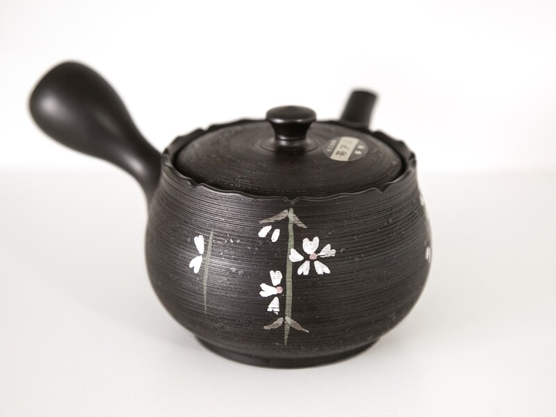 Kyusu "Schwarz mit weißen Blümchen"
