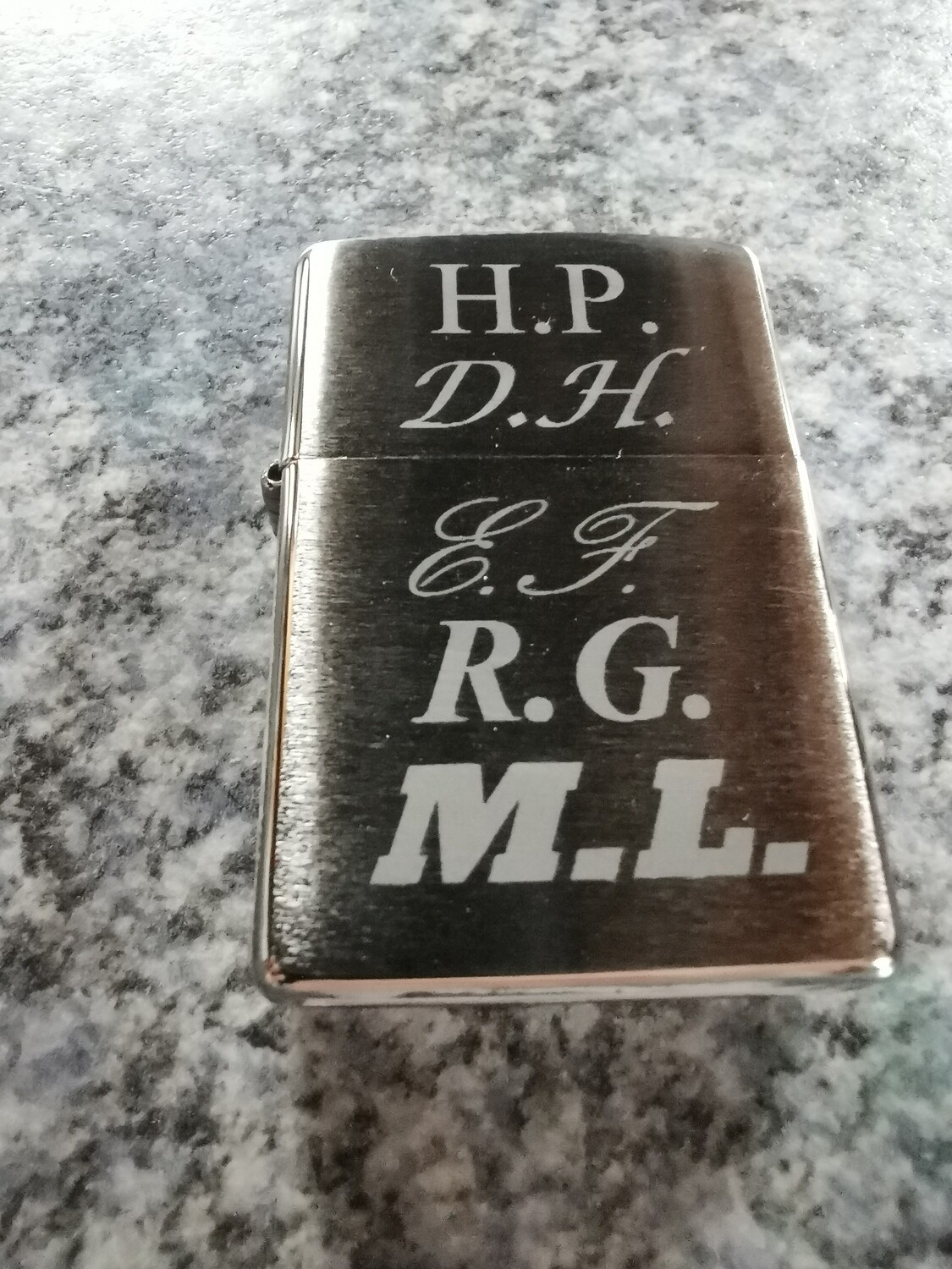 Preis und Termin auf Anfrage.
**********************************
Zippo mit Deiner Wunschgravur