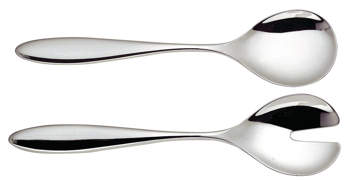 Mami coppia servire insalata