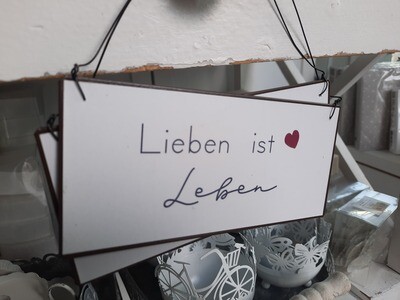 Schild "Lieben ist Leben"