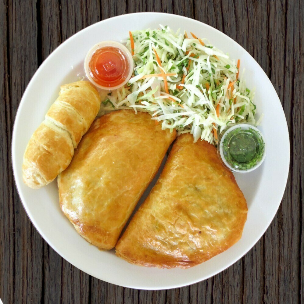 Combo 1 (2 reg empanadas + salad + guava finger)