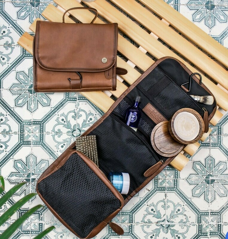 The Pioneer Hanging Wash Bag