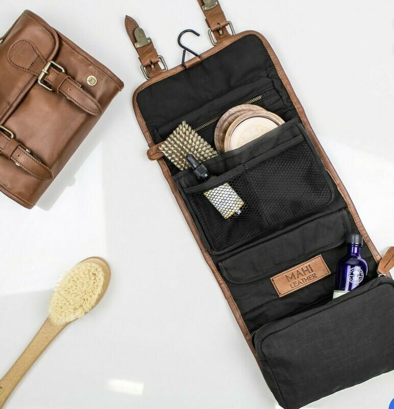The Harvard Hanging Wash Bag