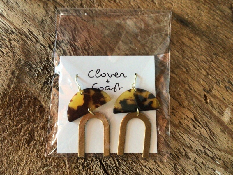 C+C Tigers Eye Horseshoe
