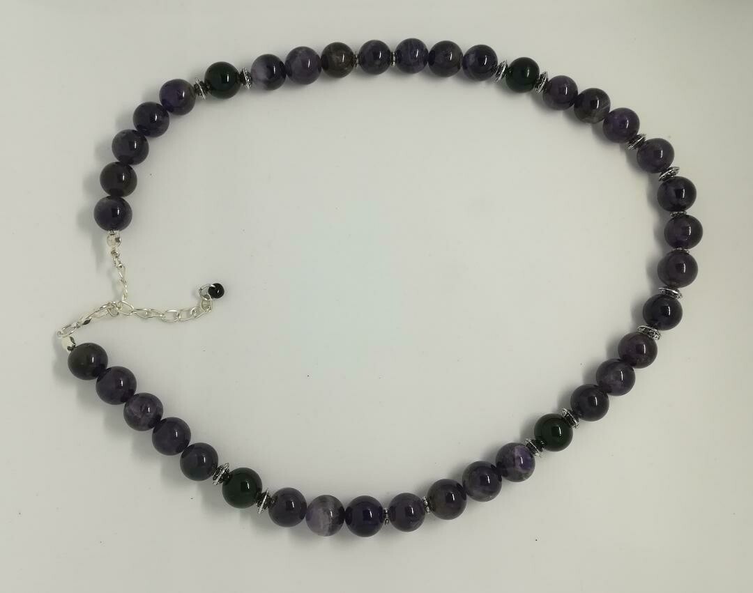 Collier violet en améthystes