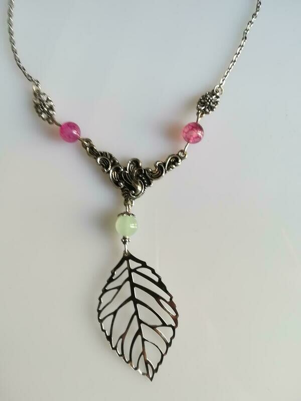 Collier-sautoir feuille avec agates