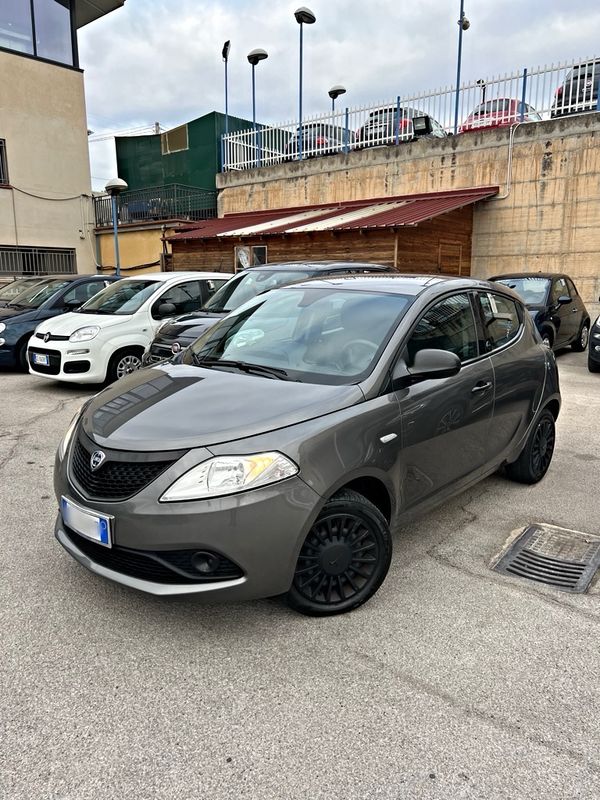 LANCIA YPSILON HYBRID 2021