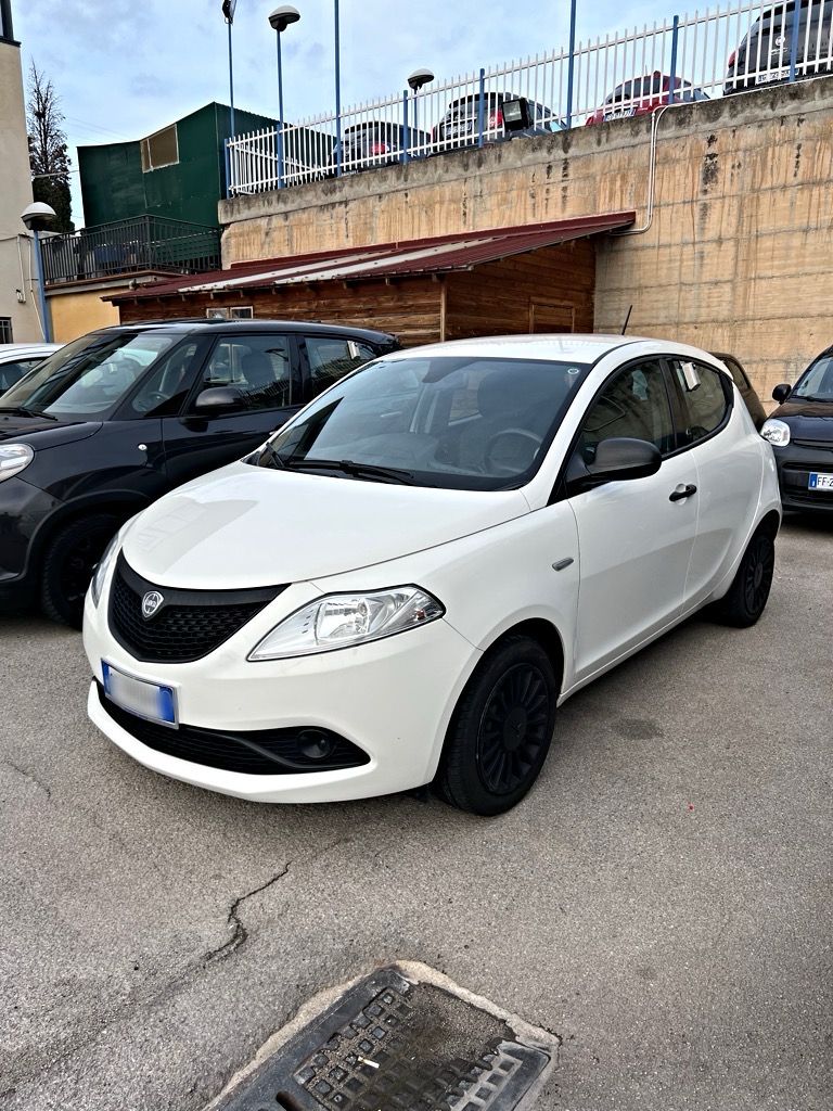 LANCIA YPSILON HYBRID 2021