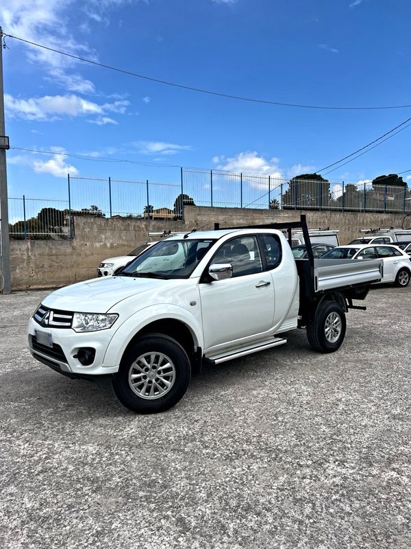 MITSUBISHI L200 2015
