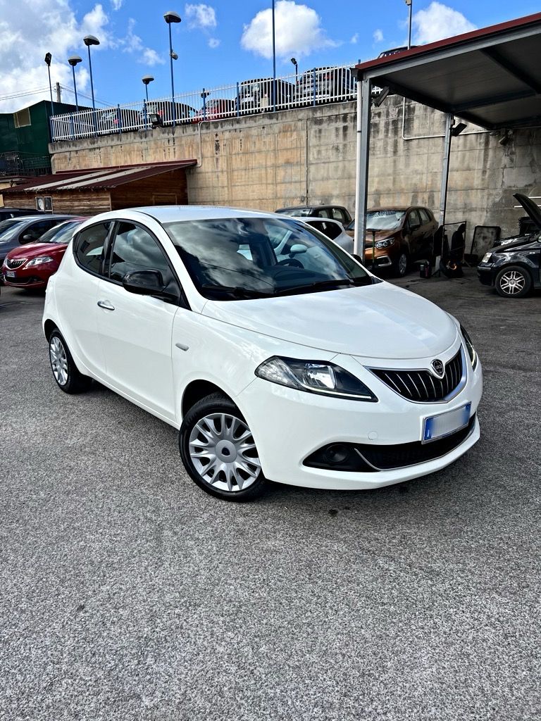 LANCIA YPSILON HYBRID 2022