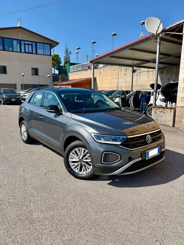 VOLKSWAGEN T-ROC 2023