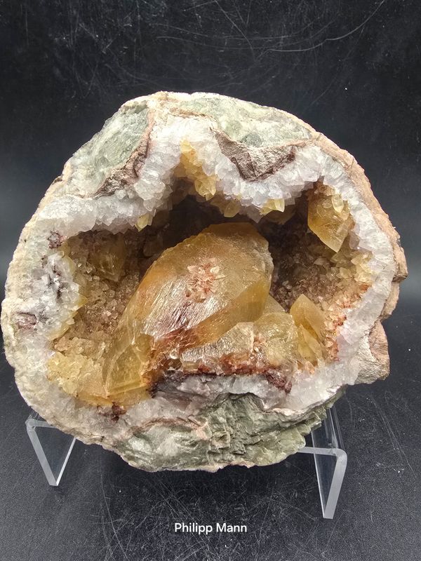 Calcit auf Amethyst aus Idar Oberstein Calcit auf Amethyst aus Idar Oberstein