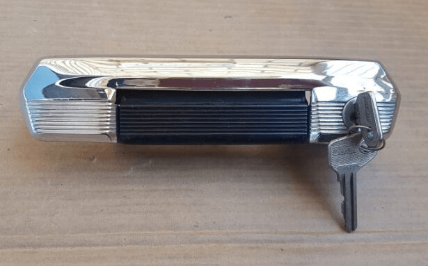 Manilla exterior delantera derecha seat 131