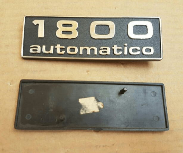 Insignia o anagrama Seat 132 1800 automatico