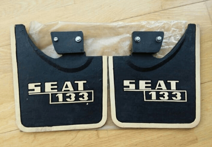 Juego faldillas salvabarros Seat 133