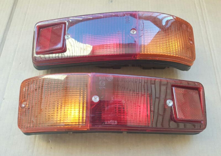Pilotos trasero izquierdo Seat 127