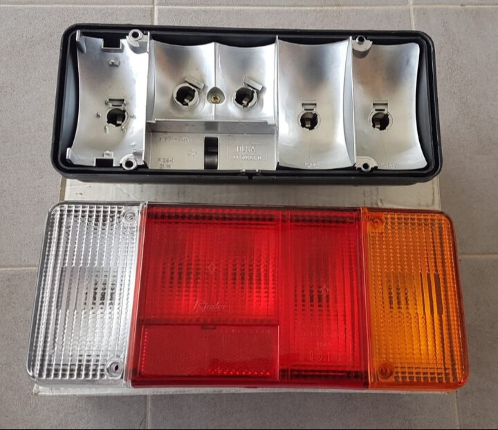 Piloto trasero y carcasa IVECO DAILY (78-89)