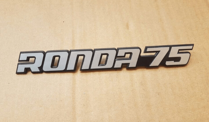 Insignia anagrama SEAT RONDA 75