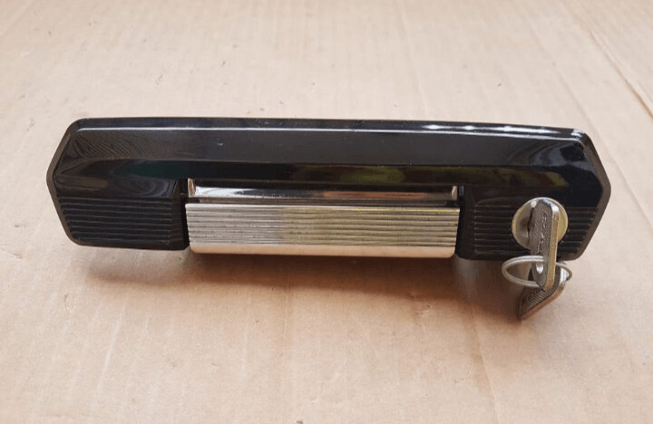 Manilla puerta delantera derecha SEAT 131