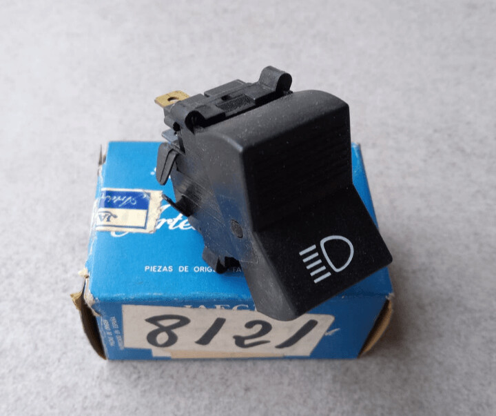 Interruptor luces tablero SEAT 133