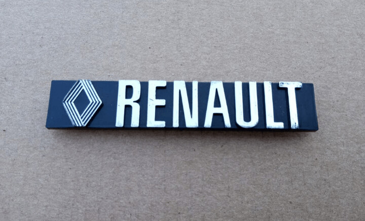 Anagrama plastico RENAULT 83X15