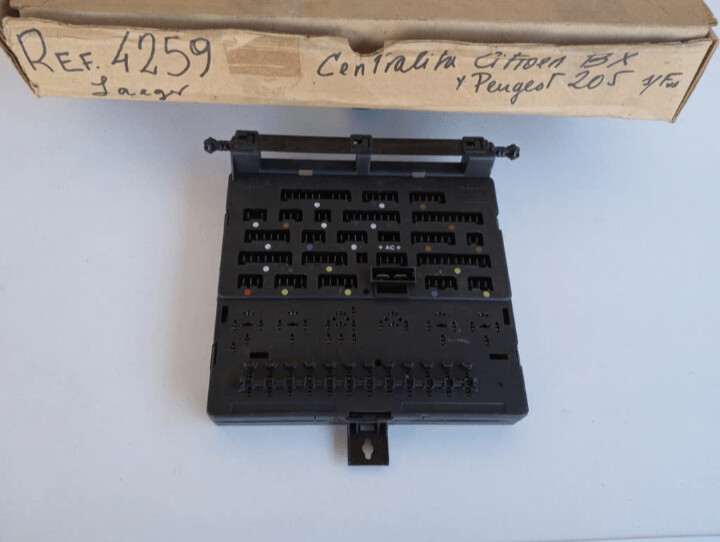 Caja fusibles PEUGEOT 205.CITROEN BX