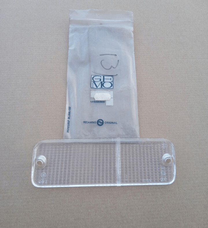 Tulipa delantera izquierda blanca SEAT 131 (gemo)