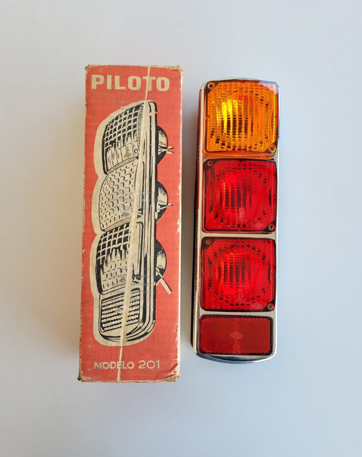 Piloto trasero metalico camion (rinder 201)
