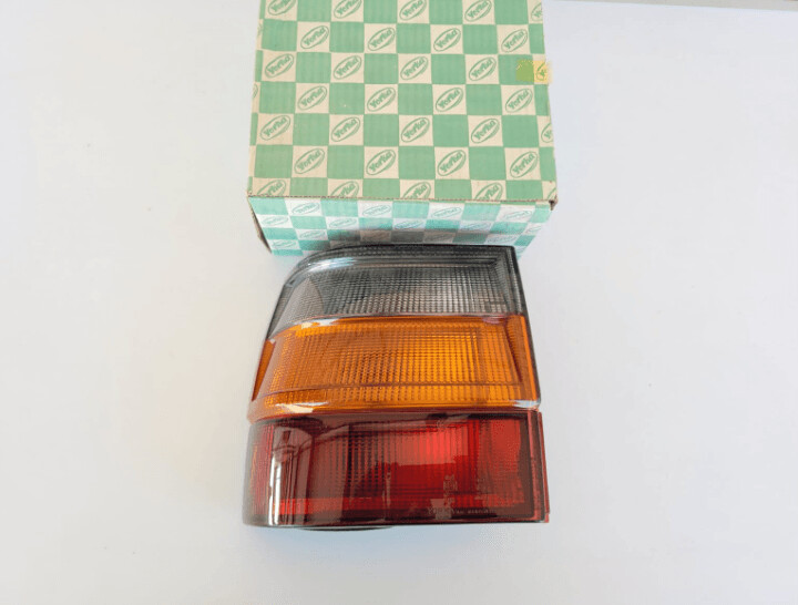 Piloto trasero izquierdo RENAULT 11 2serie con portalamparas (yorka)