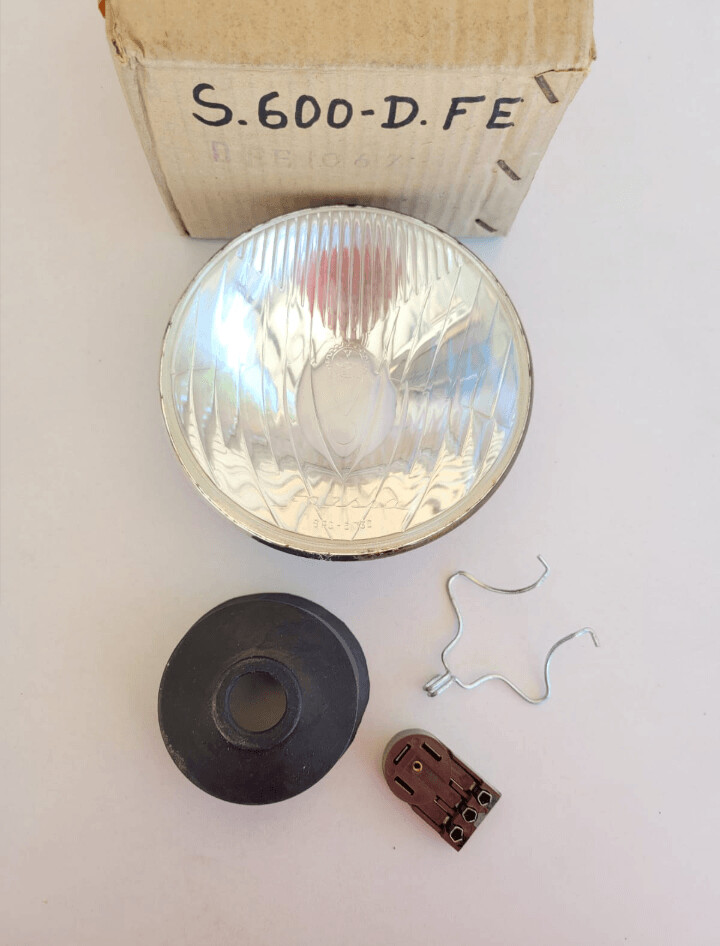 Faro SEAT 600 N-D con portalamparas (faessa SFG-5036)