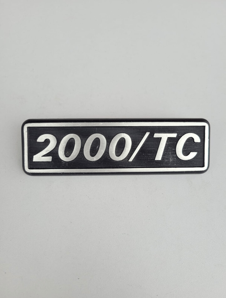 Anagrama 2000TC SEAT 131 metálico