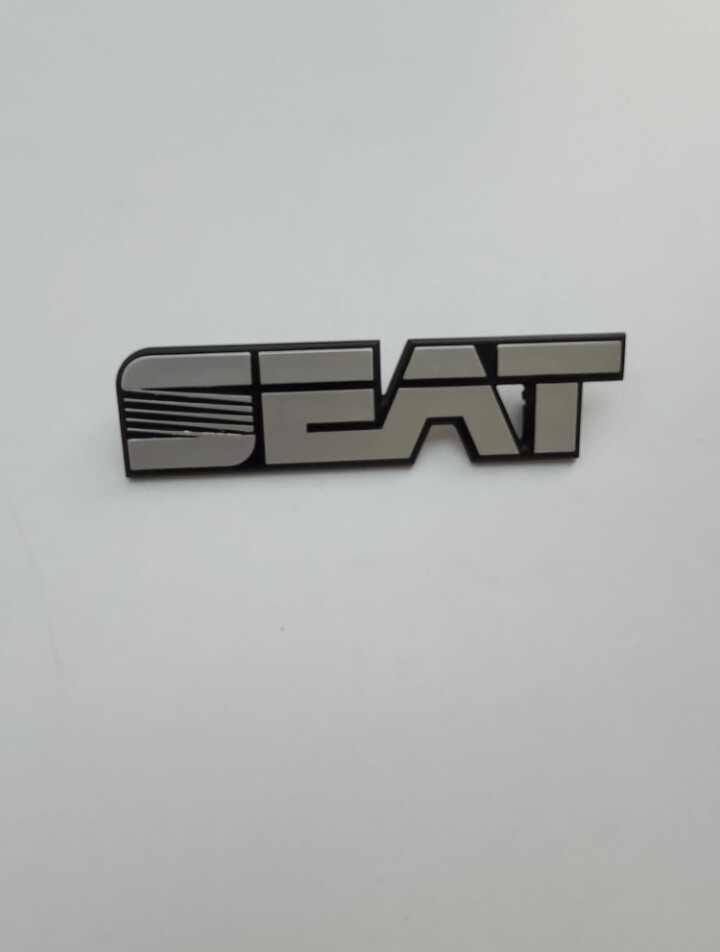 Insignia anagrama SEAT (10.7 cm aprox.)