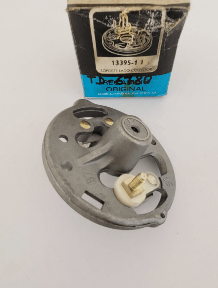 Soporte lado colector dinamo SIMCA 1000.SIMCA 900 (femsa)