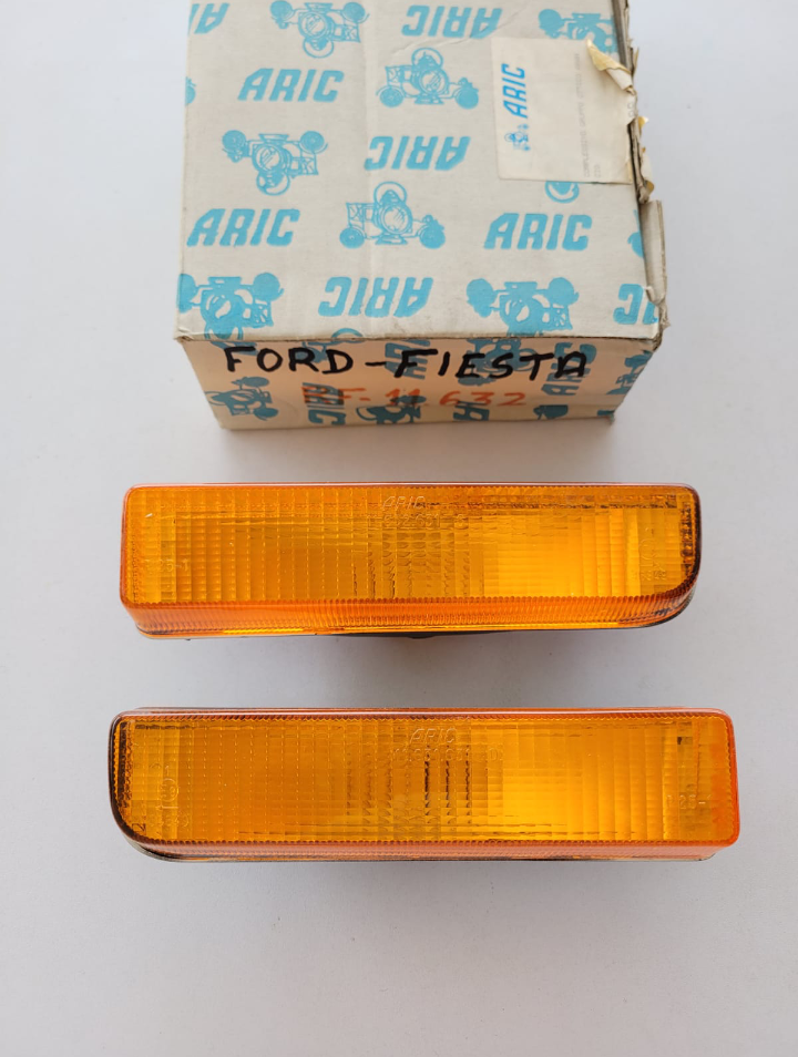 Pareja pilotos intermitentes FORD FIESTA MK1(aric)