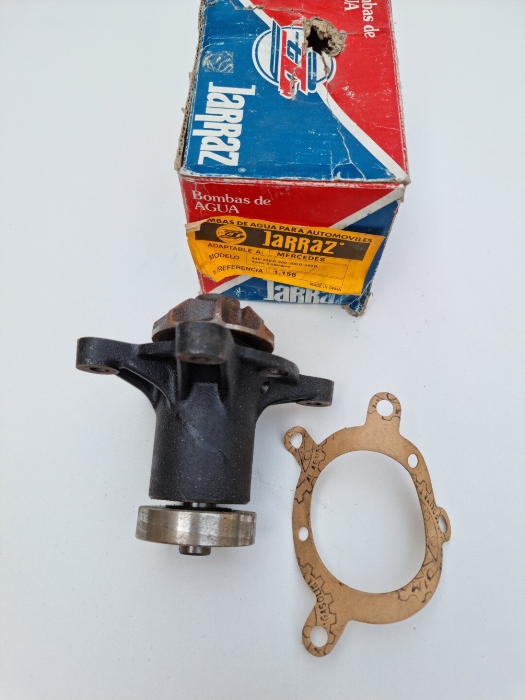 Bomba agua MERCEDES 240-300-340 (larraz)