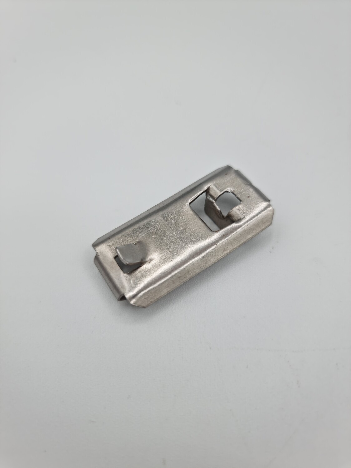 Grapa moldura talonera SEAT 1500