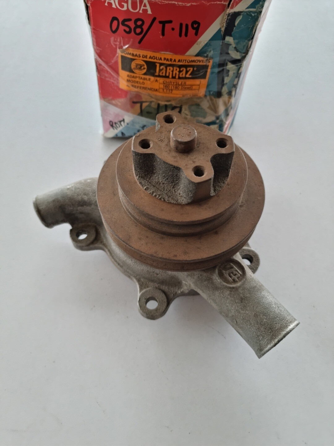 Bomba agua CHRYSLER 160.CHRYSLER 180 DIESEL (larraz)