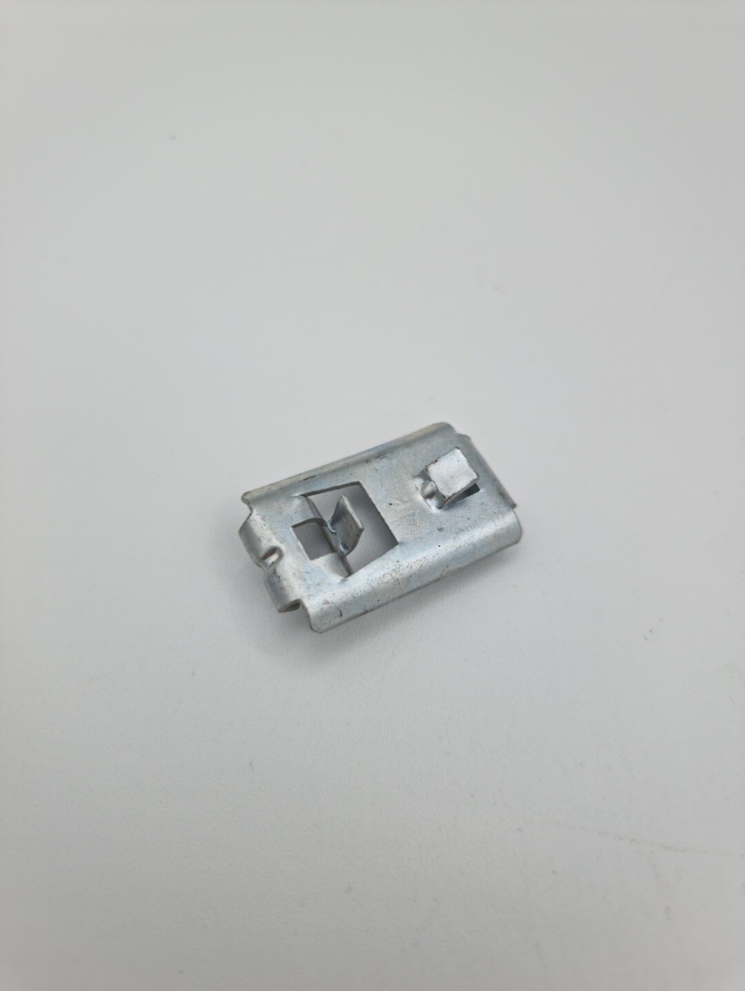 Grapa moldura talonera SEAT 850