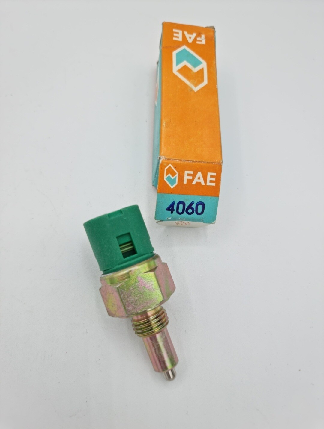Interruptor luz marcha stras RENAULT SUPER 5.CLIO.19.21.LAGUNA.TWINGO.EXPRESS (fae)