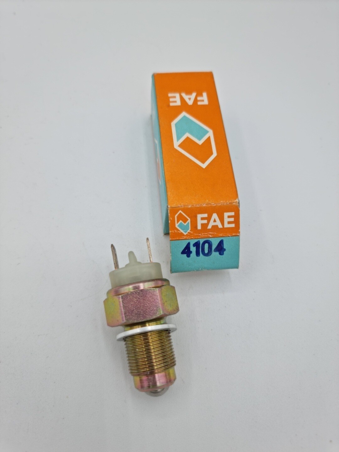 Interruptor luz marcha atras RENAULT 5-6-7-12-15-17-18...LAND ROVER 88-109.PEGASO
