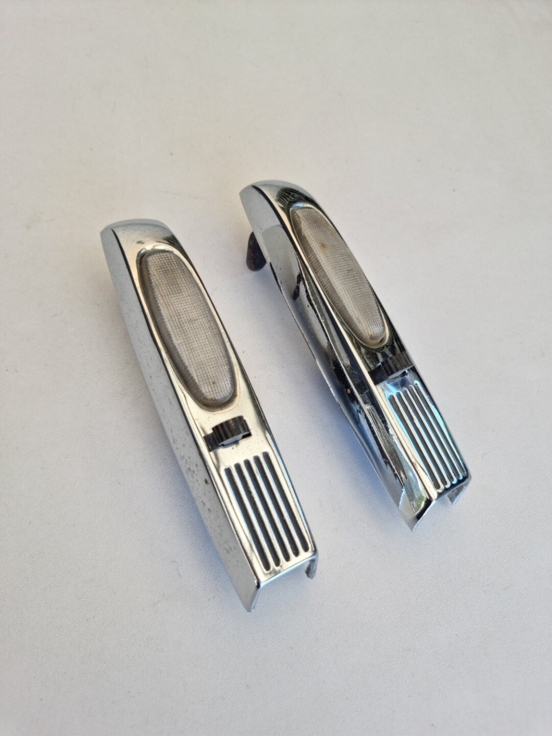 Pareja plafon luz interior SEAT 1500.SEAT 1400C (defectos)