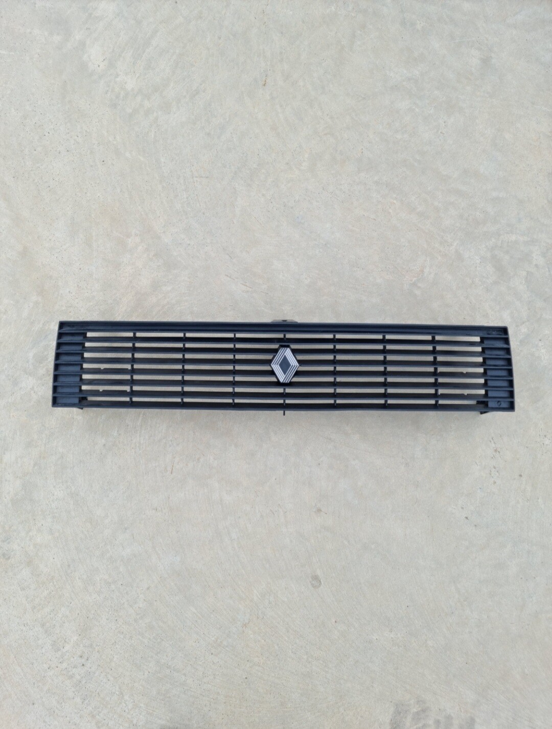 Rejilla delantera RENAULT 9.RENAULT 11