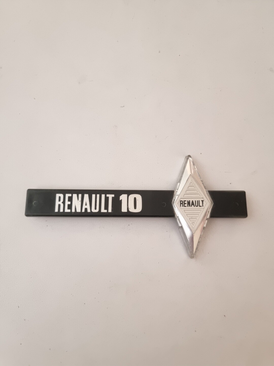 Insignia anagrama RENAULT 10
