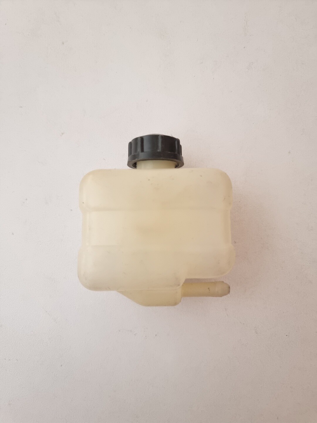 Deposito liquido frenos y embrague SEAT 1500.SEAT 850