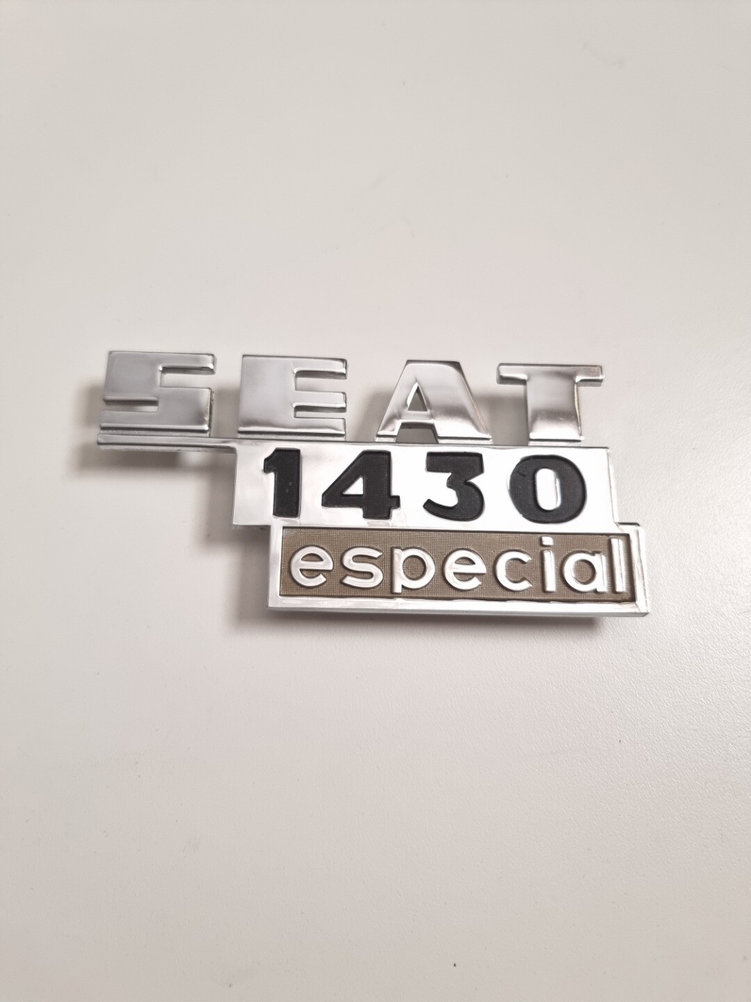 Anagrama metalico SEAT 1430 ESPECIAL